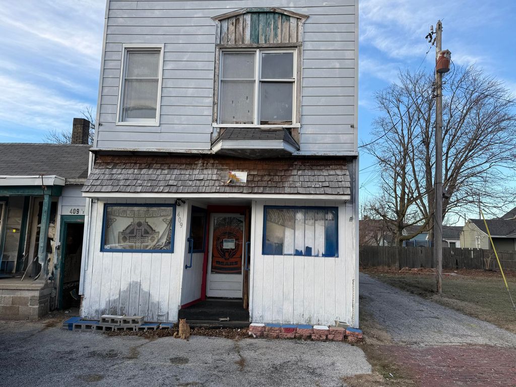 Photo of 409 W 9th Street, Michigan City, IN 46360 (MLS # 833110)