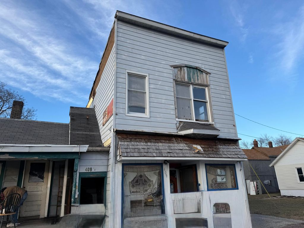 Photo of 409 W 9th Street, Michigan City, IN 46360 (MLS # 833110)