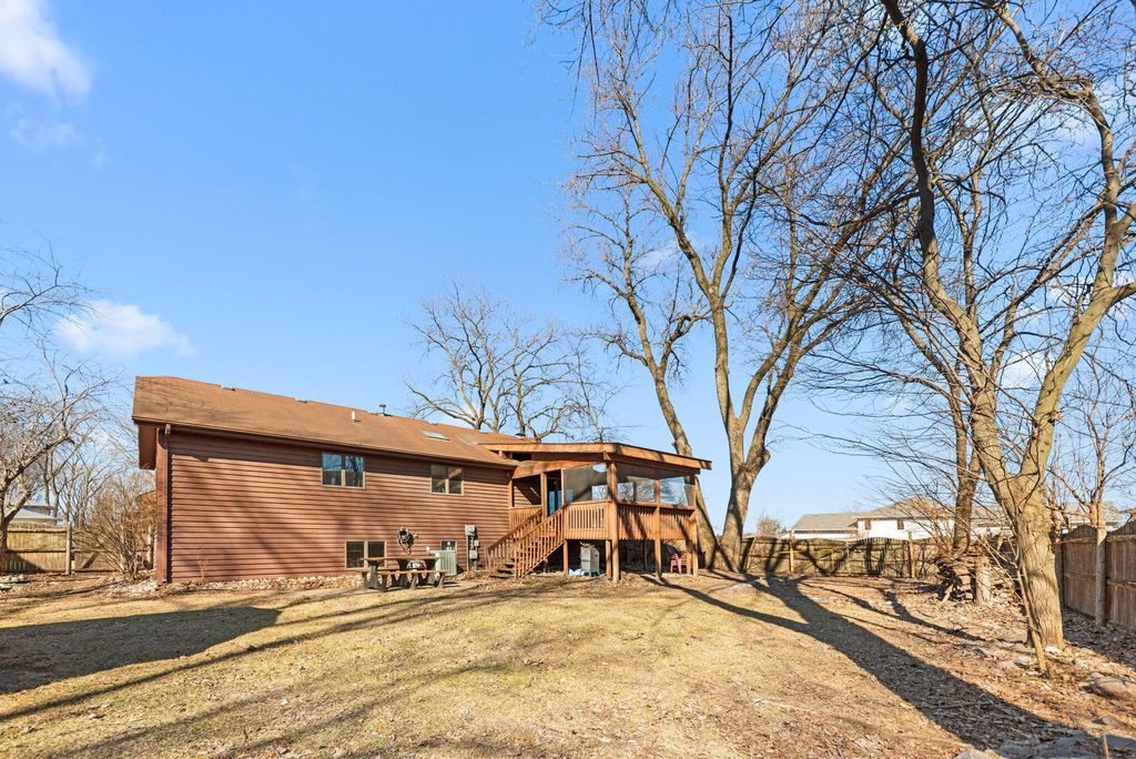 Photo of 639 N Rueth Drive, Griffith, IN 46319 (MLS # 835195)