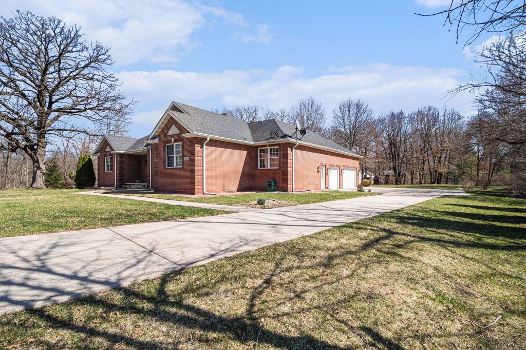 Photo of 9011 Park Valley Court, Hobart, IN 46342 (MLS # 835969)