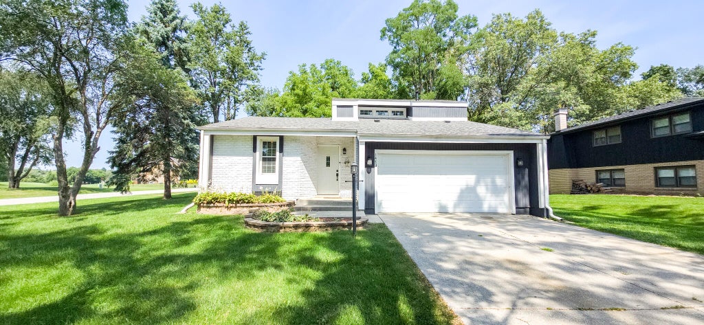 Photo of 1473 Happy Valley Road, Crown Point, IN 46307 (MLS # 844720)