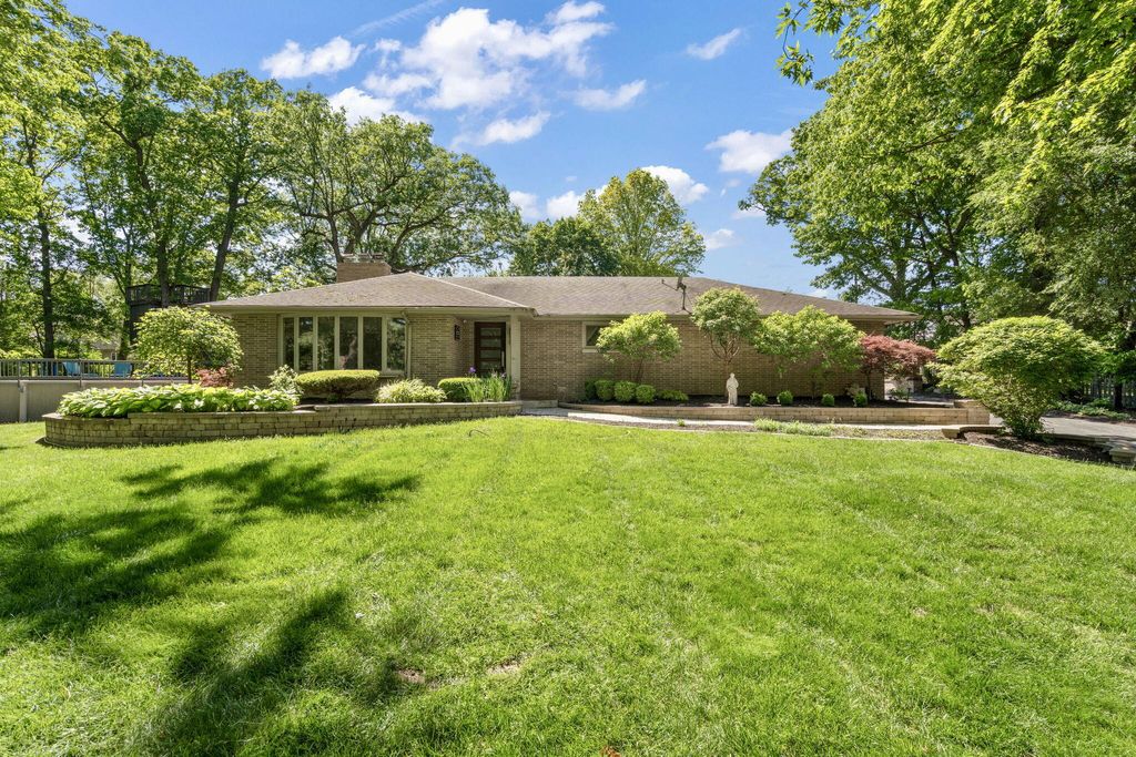 Photo of 11728 Monroe Place, Crown Point, IN 46307 (MLS # 839556)