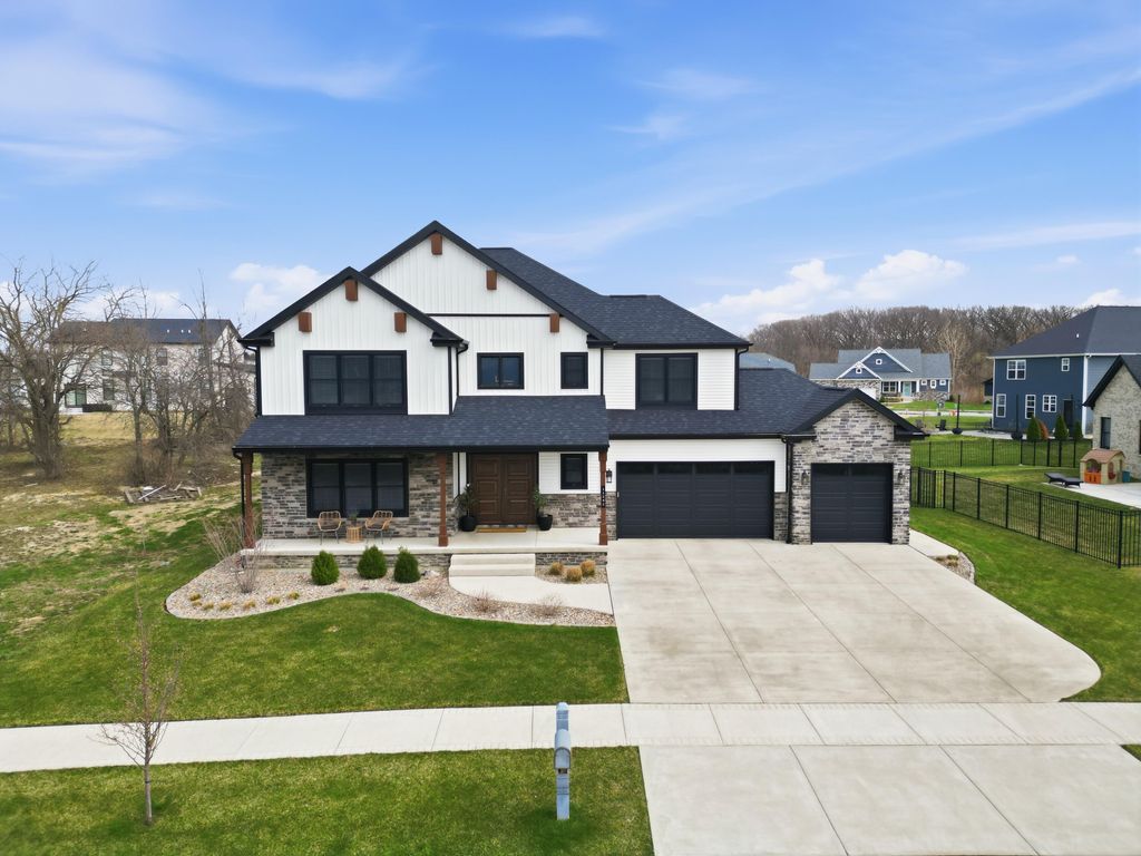 Photo of 11241 Oak Ridge Court, Crown Point, IN 46307 (MLS # 836343)