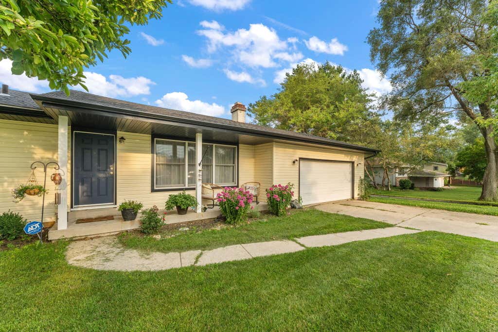 Photo of 7901 Catalpa Street, Dyer, IN 46311 (MLS # 843910)