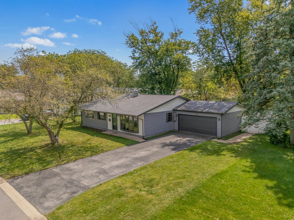 Photo of 3107 W 79th Place, Merrillville, IN 46410 (MLS # 844836)