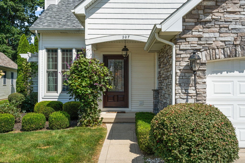 Photo of 207 Kraus Drive, Valparaiso, IN 46383 (MLS # 845886)