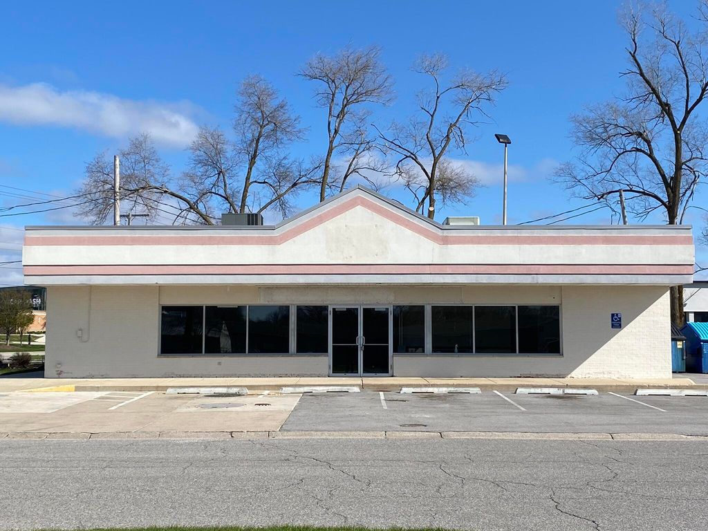 Photo of 2306 Calumet Avenue, Valparaiso, IN 46383 (MLS # 837898)