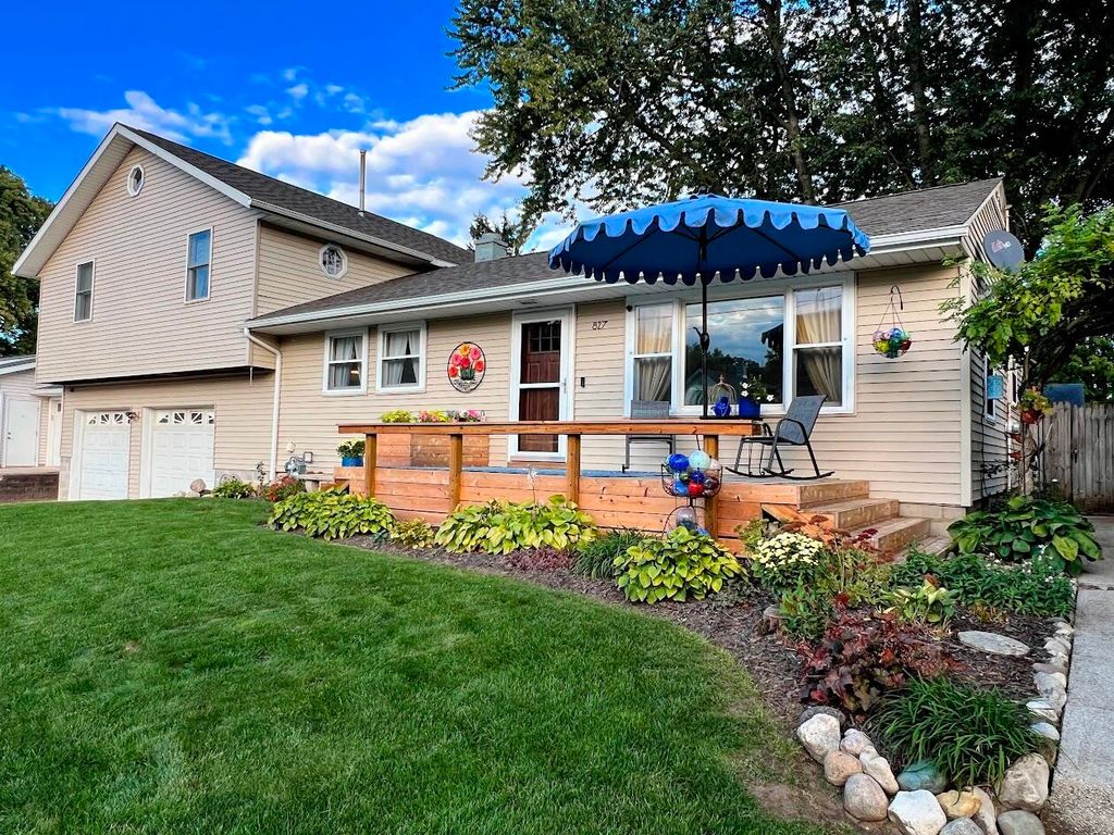 Photo of 827 Eason Court, La Porte, IN 46350 (MLS # 829323)