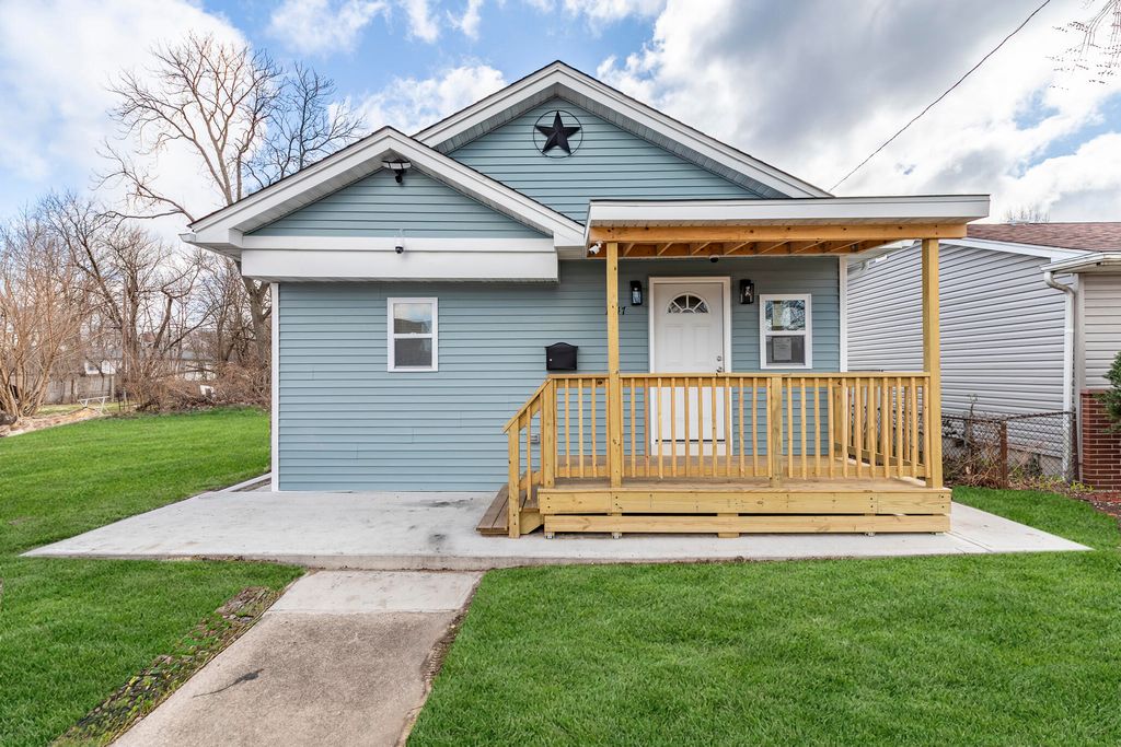 Photo of 1047 Arizona Street, Gary, IN 46403 (MLS # 836133)