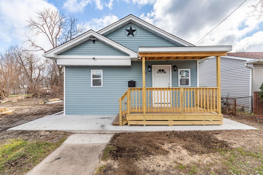 Photo of 1047 Arizona Street, Gary, IN 46403 (MLS # 836133)