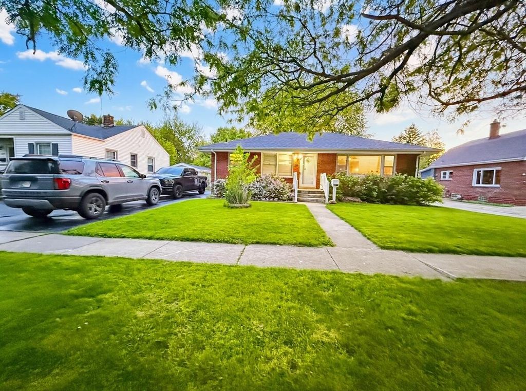 Photo of 140 N Linda Street, Hobart, IN 46342 (MLS # 838830)