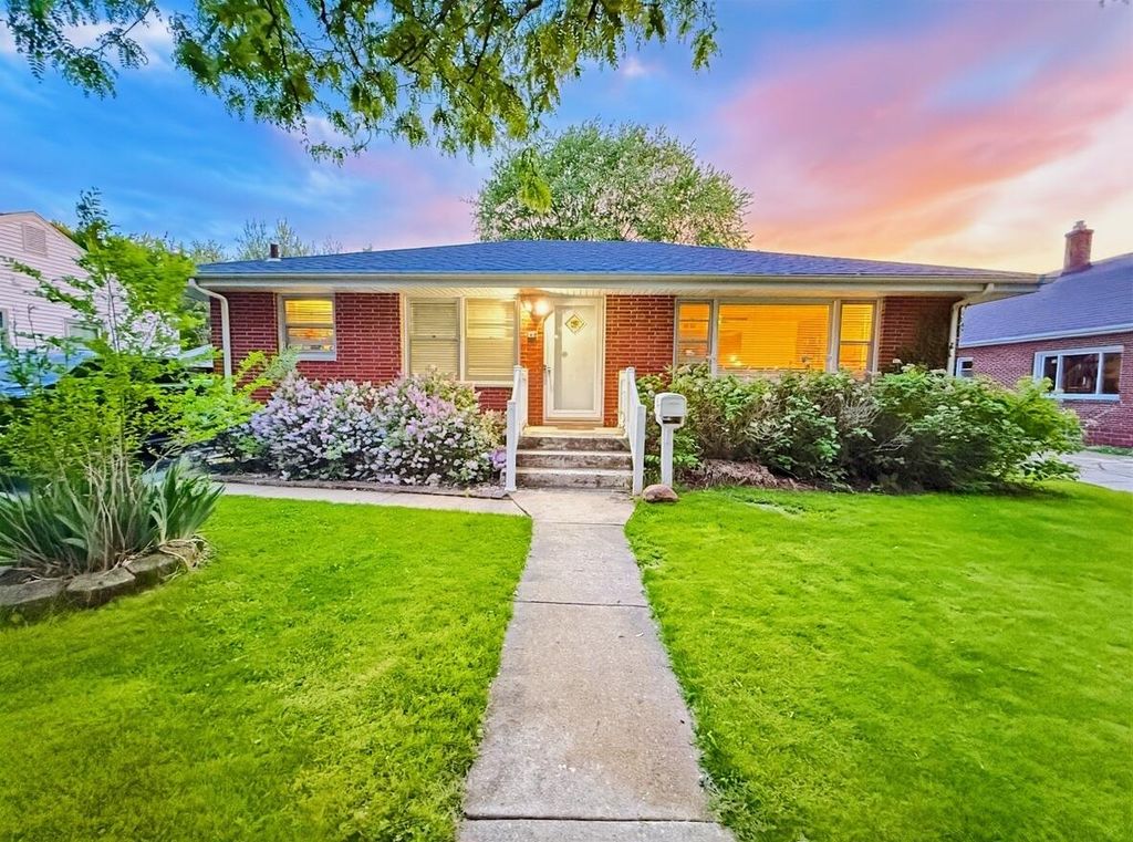 Photo of 140 N Linda Street, Hobart, IN 46342 (MLS # 838830)