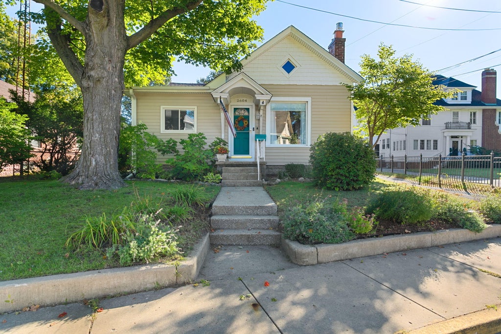 Photo of 2604 Wabash Street, Michigan City, IN 46360 (MLS # 846063)