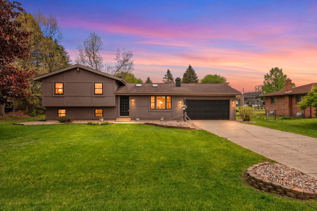 Photo of 55944 Buckeye Road, Mishawaka, IN 46545 (MLS # 838451)