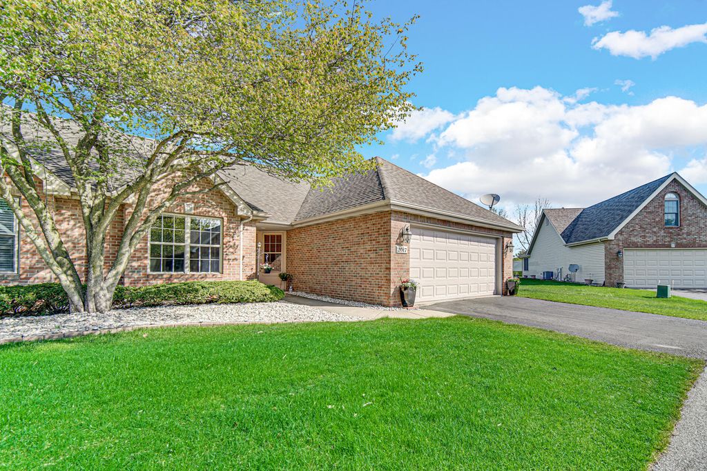 Photo of 2017 Wildwood Circle, Highland, IN 46322 (MLS # 837723)