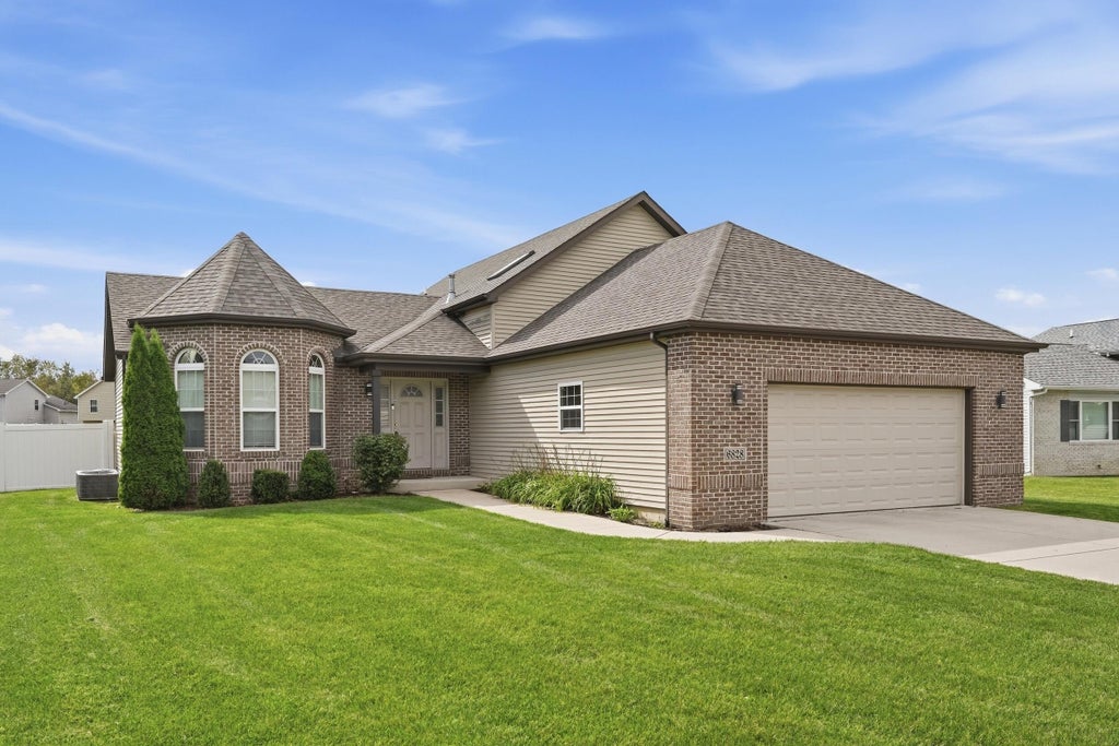 Photo of 6828 Wallace Street, Merrillville, IN 46410 (MLS # 845800)