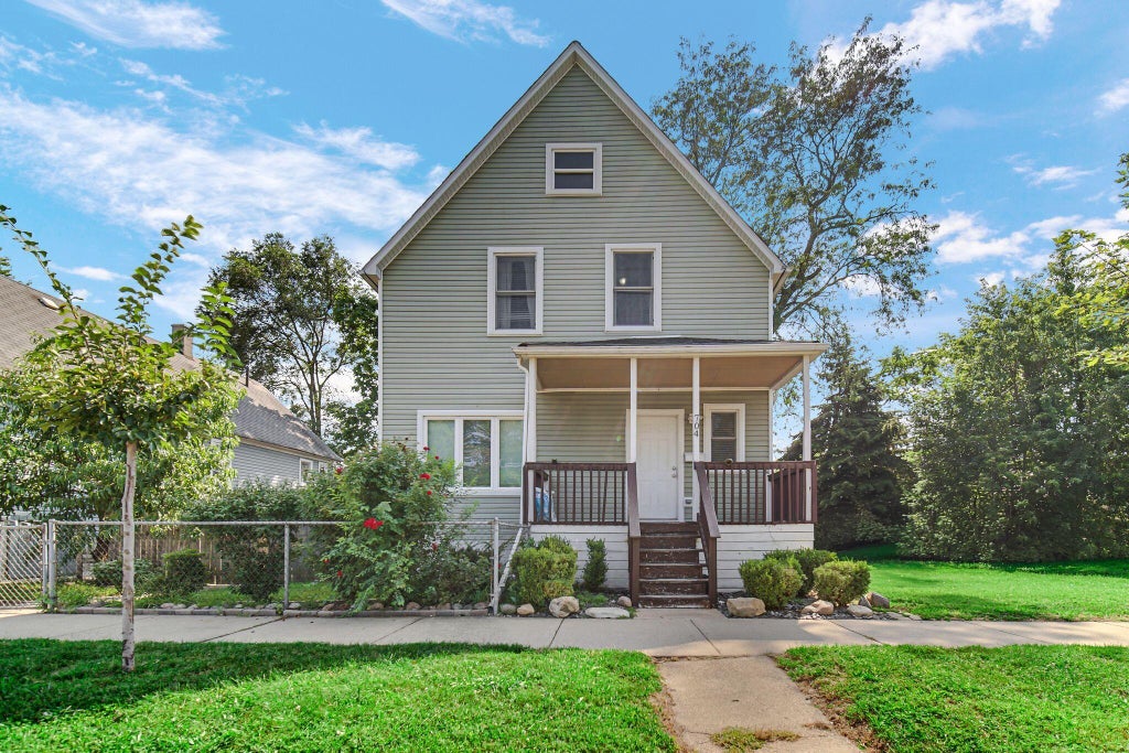 Photo of 704 Willow Court, Hammond, IN 46320 (MLS # 844521)