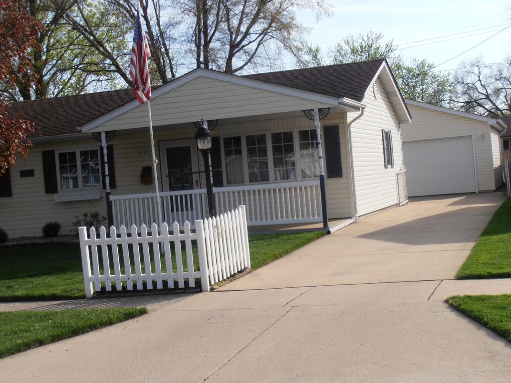 Photo of 9402 Ellen Drive, Highland, IN 46322 (MLS # 837619)