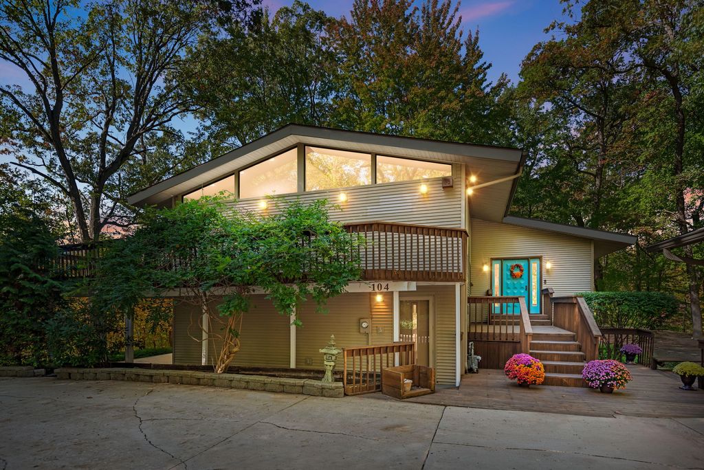 Photo of 104 Keyo Drive, Michigan City, IN 46360 (MLS # 830210)