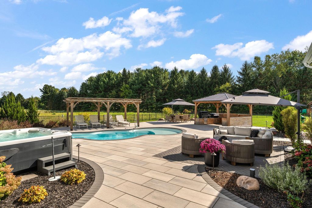 Photo of 494 Stonebridge Pkwy, Valparaiso, IN 46383 (MLS # 831374)