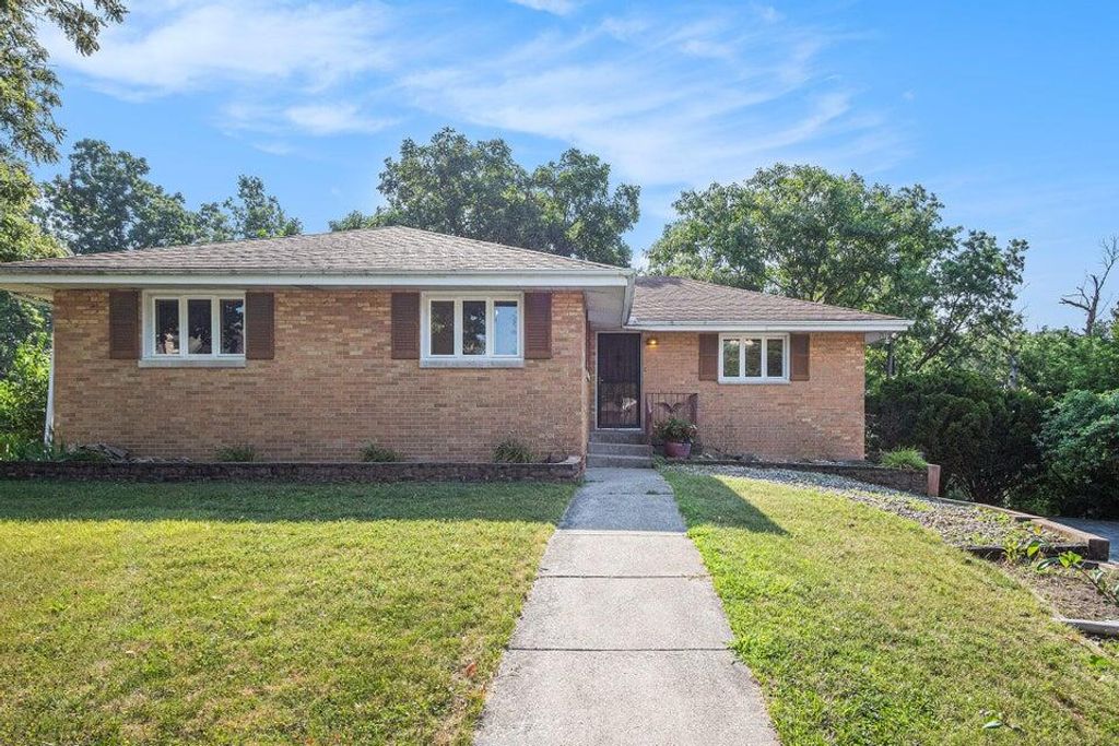 Photo of 1405 W 125th Court, Crown Point, IN 46307 (MLS # 832701)