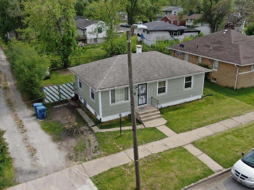 Photo of 811 E 15th Avenue, Gary, IN 46407 (MLS # 843410)