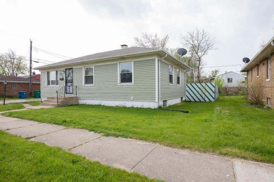 Photo of 811 E 15th Avenue, Gary, IN 46407 (MLS # 843410)