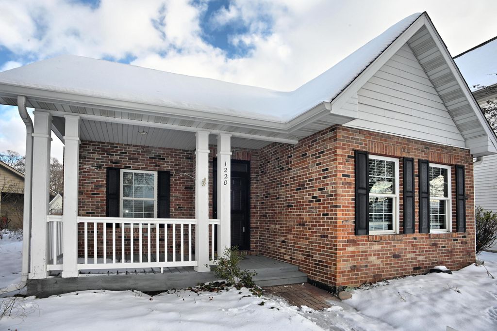 Photo of 1220 Bostwick Avenue, Chesterton, IN 46304 (MLS # 831605)