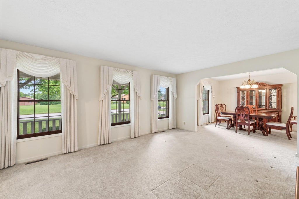 Photo of 223 Thornhedge Drive, Valparaiso, IN 46383 (MLS # 842868)