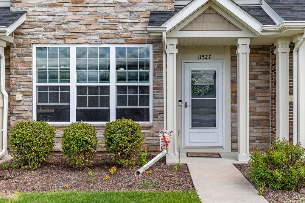 Photo of 11527 Rhode Island Street, Crown Point, IN 46307 (MLS # 838309)