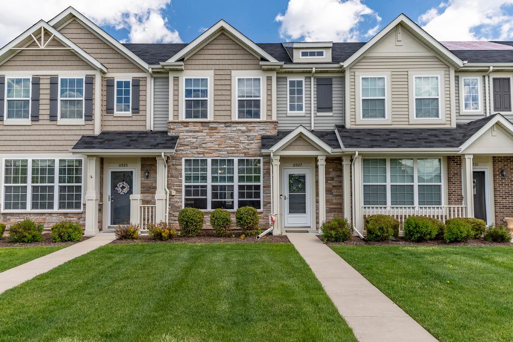 Photo of 11527 Rhode Island Street, Crown Point, IN 46307 (MLS # 838309)