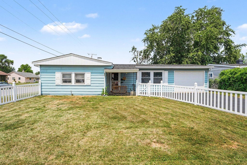 Photo of 501 Belden Drive, Dyer, IN 46311 (MLS # 842890)