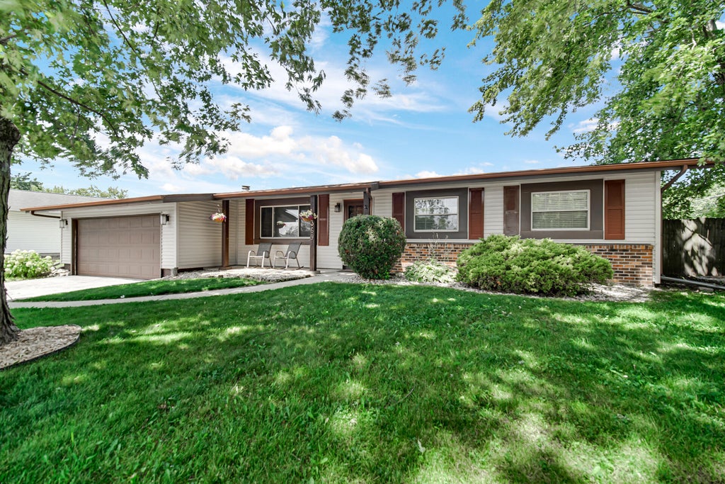 Photo of 369 Riviera Circle, Valparaiso, IN 46385 (MLS # 842830)