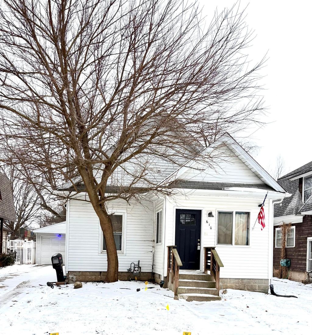 Photo of 610 E Maple Avenue, La Porte, IN 46350 (MLS # 833064)