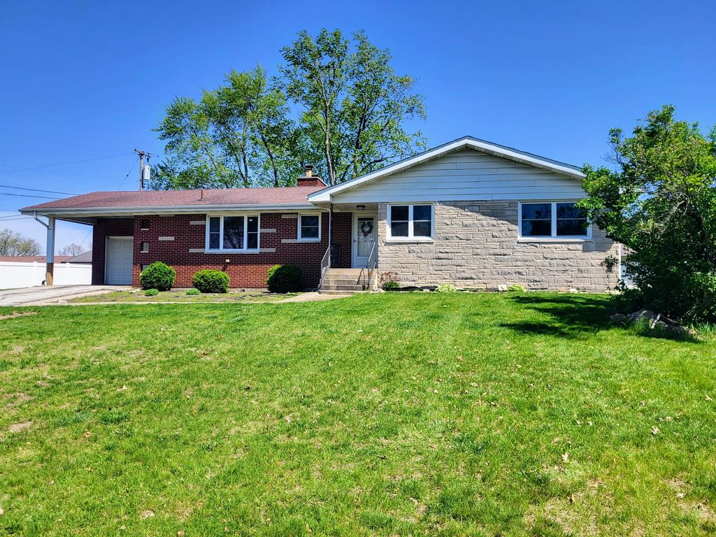 Photo of 325 Cedar Street NW, DeMotte, IN 46310 (MLS # 837551)