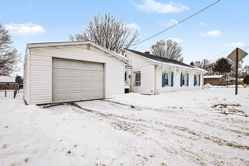 Photo of 408 E 14th Street, La Porte, IN 46350 (MLS # 833561)