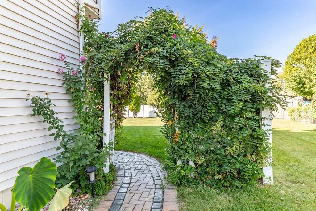 Photo of 4934 Oriole Avenue, Schererville, IN 46375 (MLS # 829379)