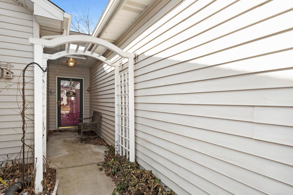 Photo of 1730 Redbud Drive, Hobart, IN 46342 (MLS # 838878)