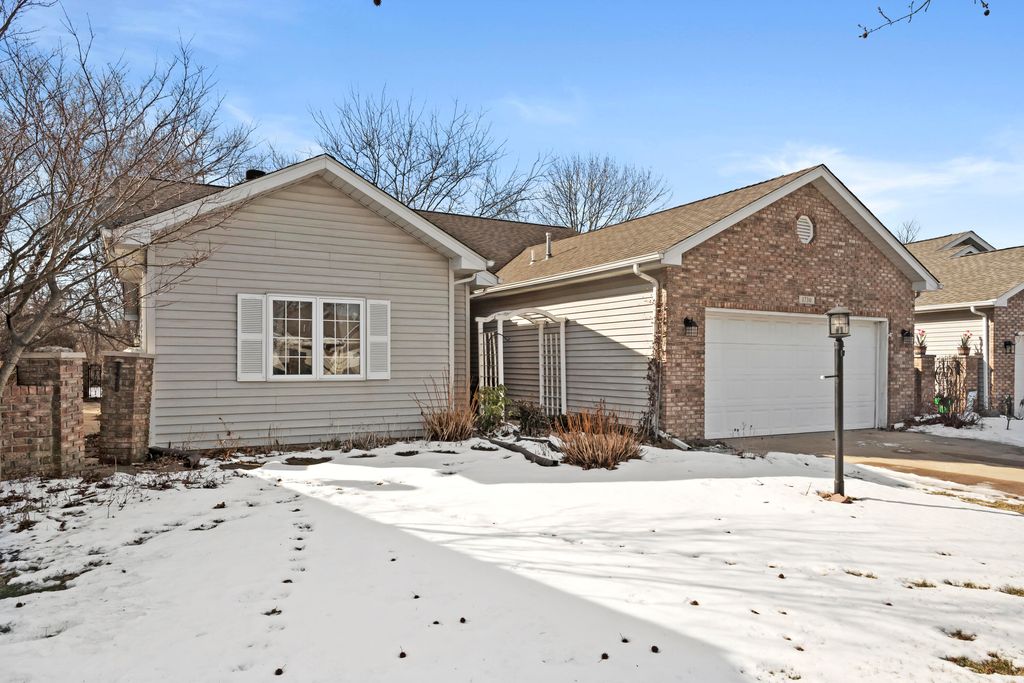 Photo of 1730 Redbud Drive, Hobart, IN 46342 (MLS # 838878)