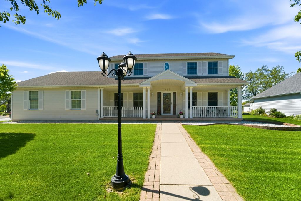 Photo of 1401 W 95th Place, Crown Point, IN 46307 (MLS # 839113)