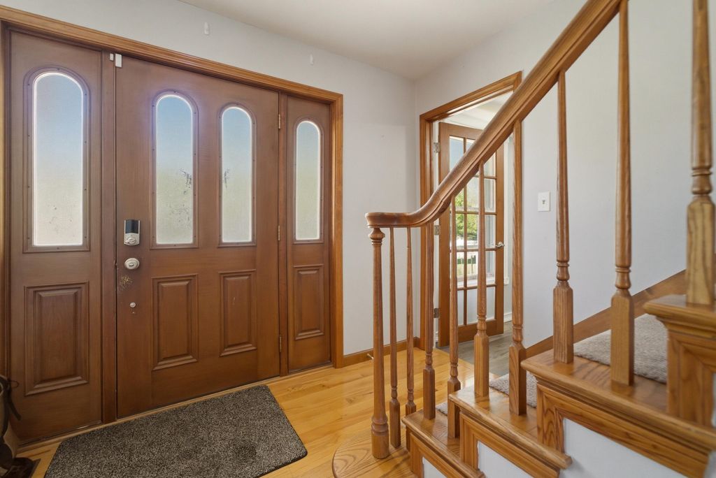 Photo of 1401 W 95th Place, Crown Point, IN 46307 (MLS # 839113)