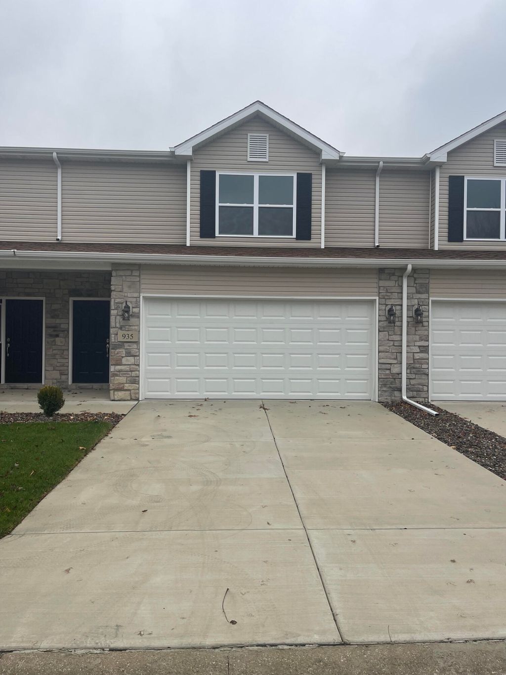 Photo of 935 Paula Court, Hobart, IN 46342 (MLS # 837377)