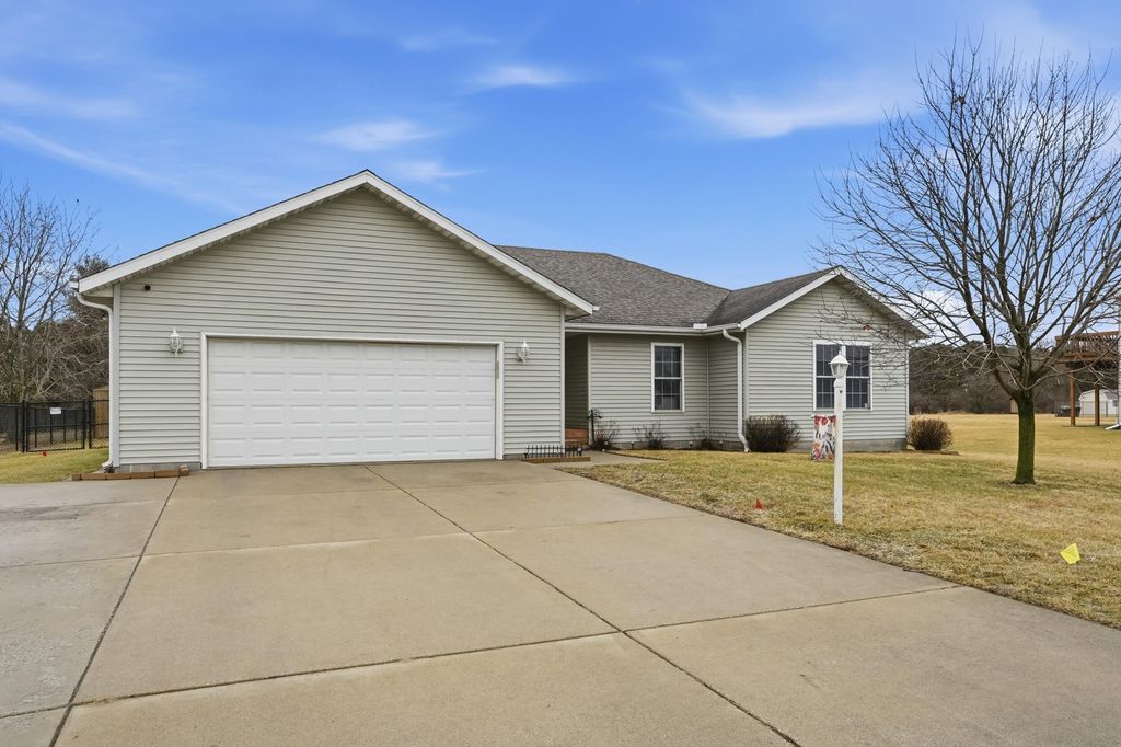 Photo of 11847 Salyer Drive, Wheatfield, IN 46392 (MLS # 835086)