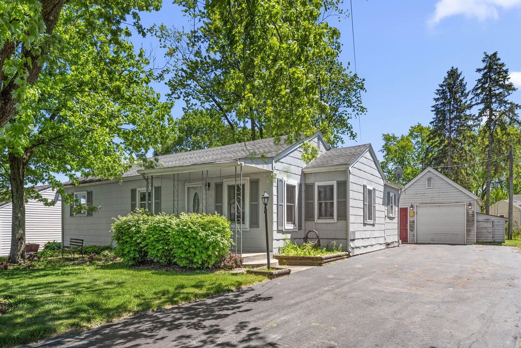 Photo of 1804 Burlington Beach Road, Valparaiso, IN 46383 (MLS # 837981)