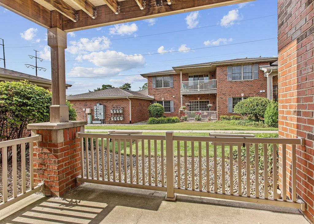 Photo of 526 Cambridge Court #1b, Munster, IN 46321 (MLS # 824465)