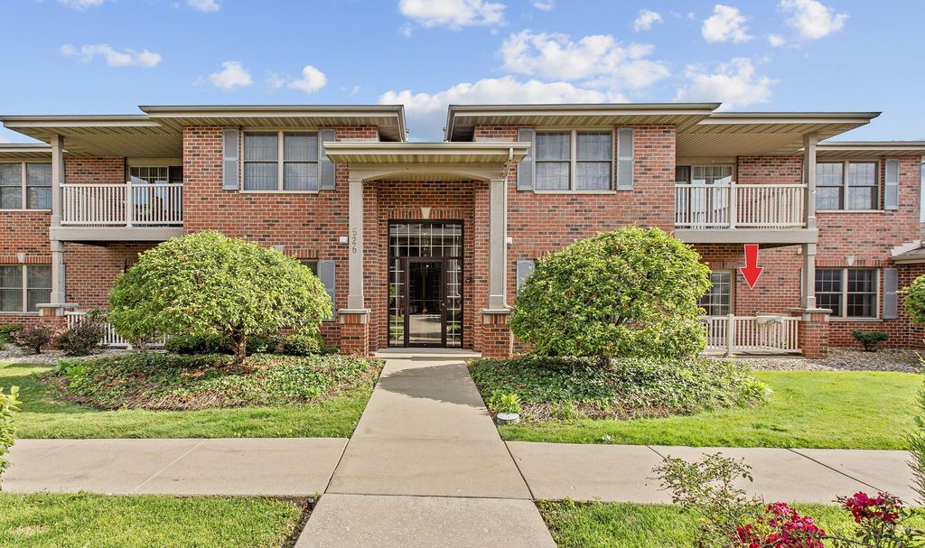 Photo of 526 Cambridge Court #1b, Munster, IN 46321 (MLS # 824465)