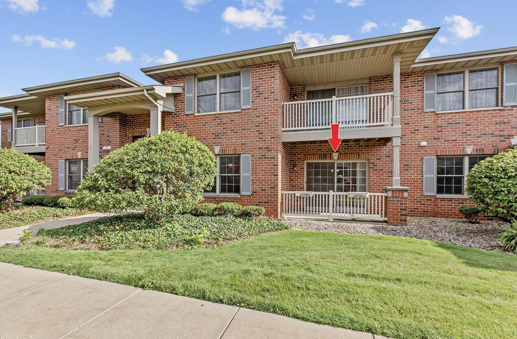 Photo of 526 Cambridge Court #1b, Munster, IN 46321 (MLS # 824465)
