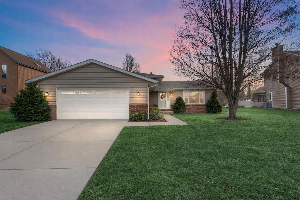 Photo of 57 Worchester Drive, Valparaiso, IN 46383 (MLS # 835738)