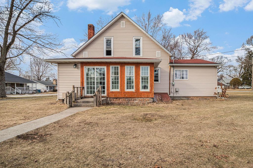 Photo of 156 W St Louis Street, Knox, IN 46534 (MLS # 835032)