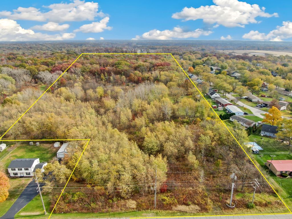 Photo of 677 N 450 W, Valparaiso, IN 46385 (MLS # 831209)